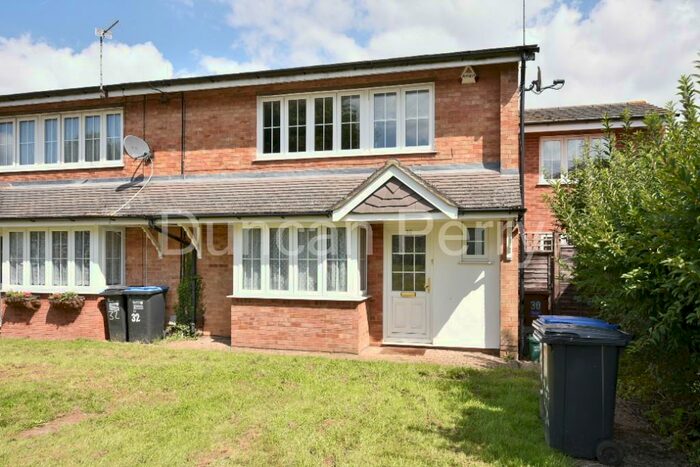 4 Bedroom End Of Terrace House To Rent In Greville Close, AL9