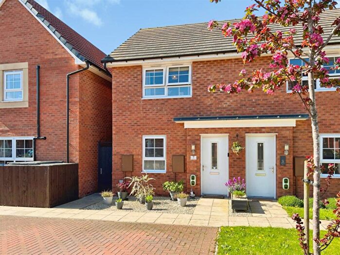 2 Bedroom Semi Detached House For Sale In Clement Way, Warwick, CV34