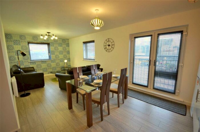 3 Bedroom Apartment To Rent In Delta Point, Blackfriars Street, Manchester, M3