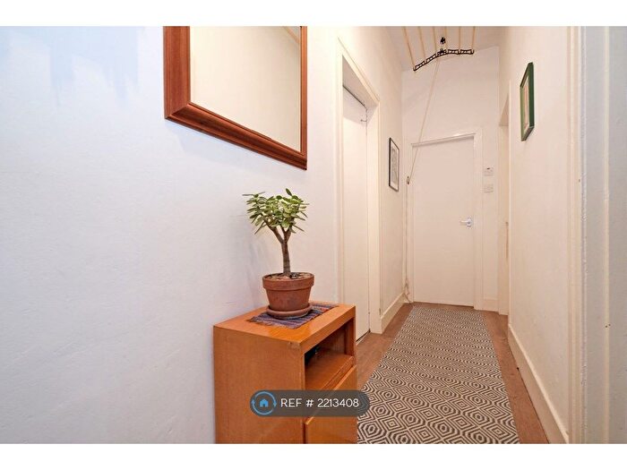 2 Bedroom Flat To Rent In King's Crescent, Aberdeen, AB24