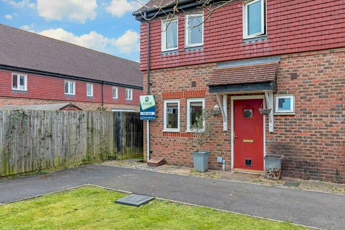3 Bedroom End Of Terrace House For Sale In Holders Close, Billingshurst, RH14