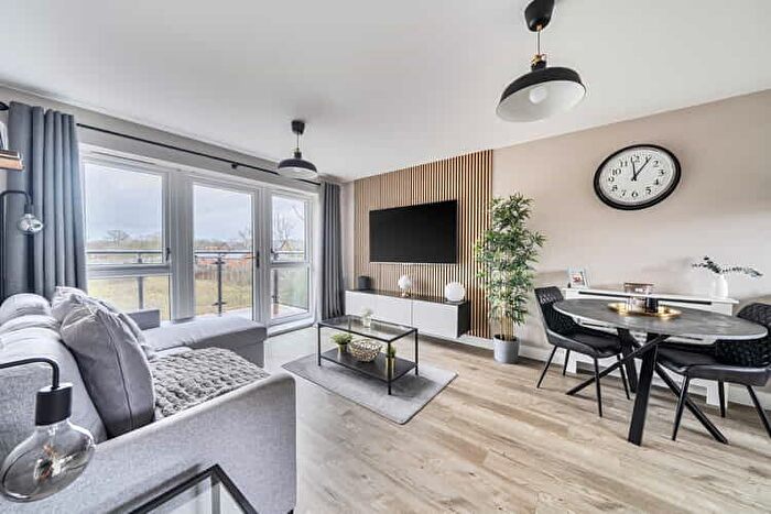 2 Bedroom Flat For Sale In Teal Court, Reading, Berkshire, RG2