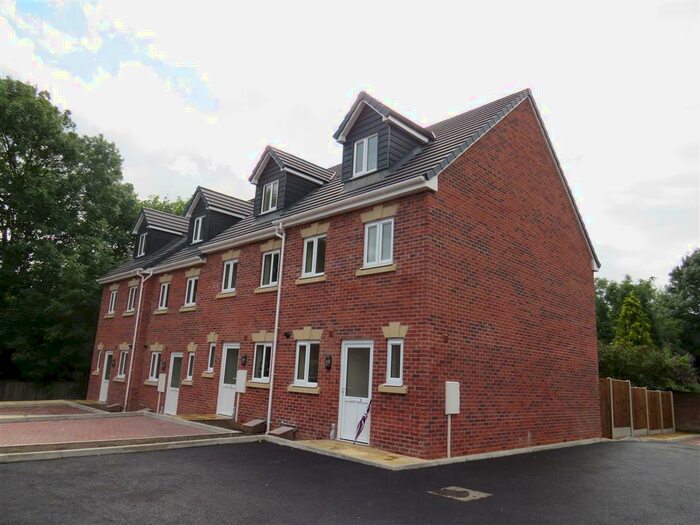 3 Bedroom Town House To Rent In Station Road, Langley Mill, Nottingham, NG16
