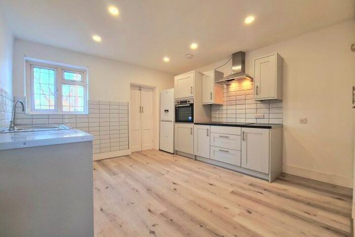 2 Bedroom Property To Rent In Aylesbury Road, Bromley, BR2