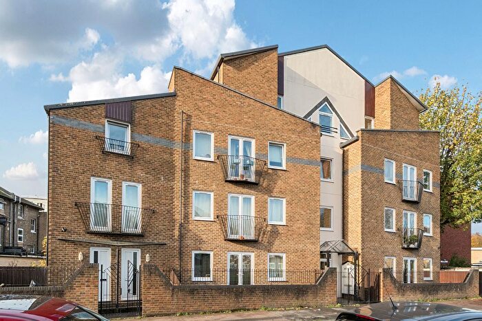 2 Bedroom Flat For Sale In Dacre Park, London, SE13