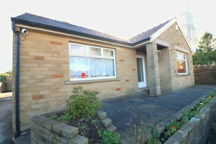 3 Bedroom Bungalow To Rent In Brookfoot Lane, Halifax, HX3