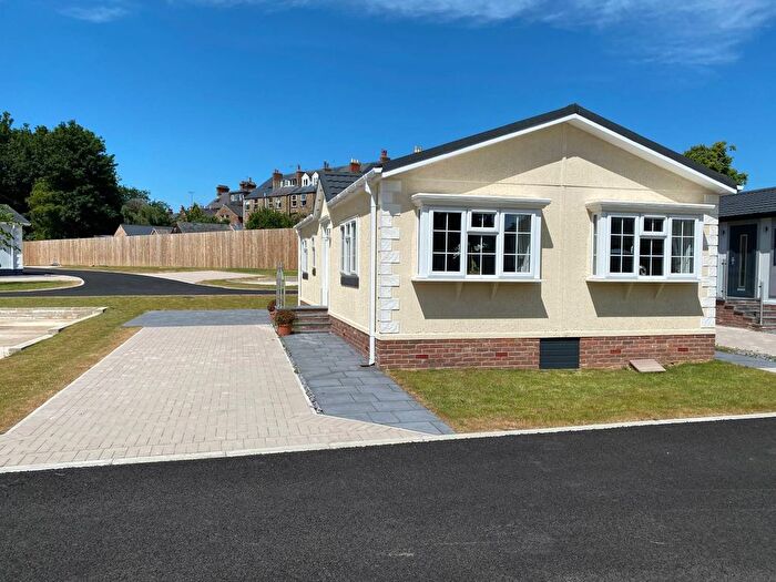 2 Bedroom Mobile/park Home For Sale In Moorbarns Lane, Lutterworth, LE17
