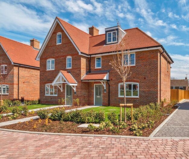 4 Bedroom Semi-Detached House For Sale In Oakley Green, Lavant, PO18