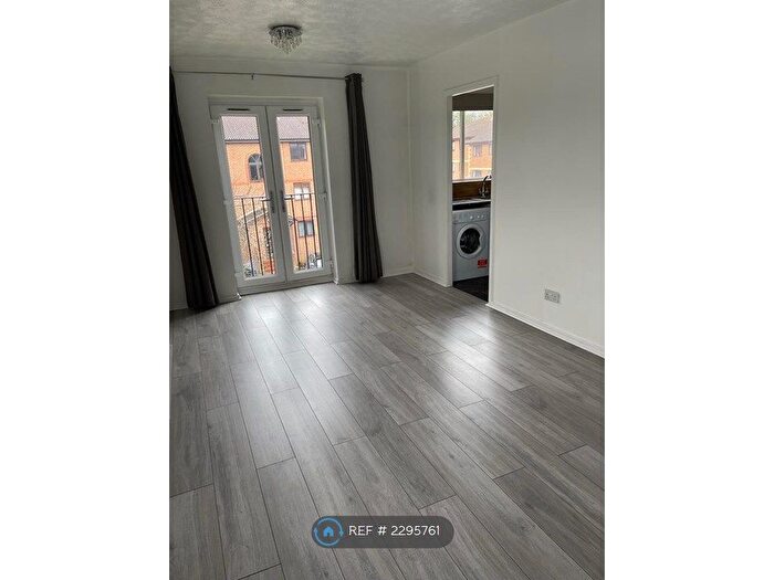 1 Bedroom Flat To Rent In Winston Close, Greenhithe, DA9
