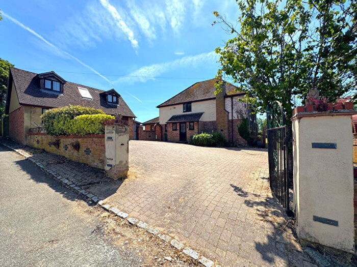 5 Bedroom Detached House For Sale In Granborough Road, Winslow, MK18