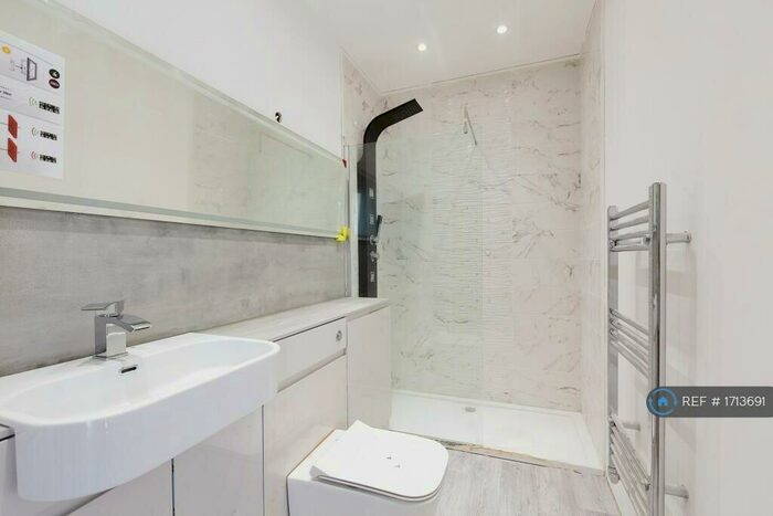 2 Bedroom Flat To Rent In Northfleet, Dartford - Kent, DA11