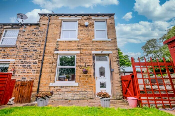2 Bedroom Terraced House To Rent In East Street, Lindley, Huddersfield, HD3