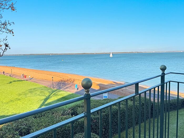 3 Bedroom Flat For Sale In Queens Road, Cowes, PO31