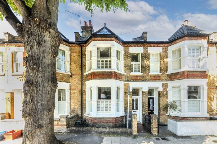 3 Bedroom Property To Rent In Cranbrook Road, London, W4