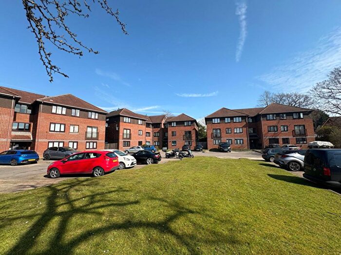 2 Bedroom Flat To Rent In Oakfields, Alexandra Avenue, Camberley, GU15