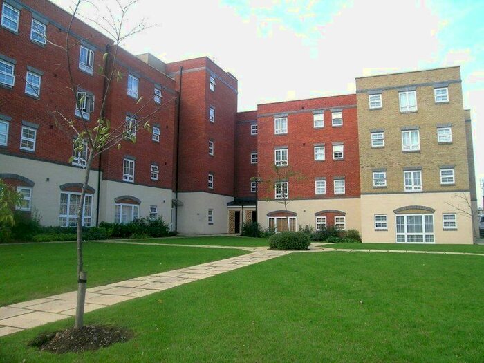 2 Bedroom Flat To Rent In Close To Burnham Station, SL1