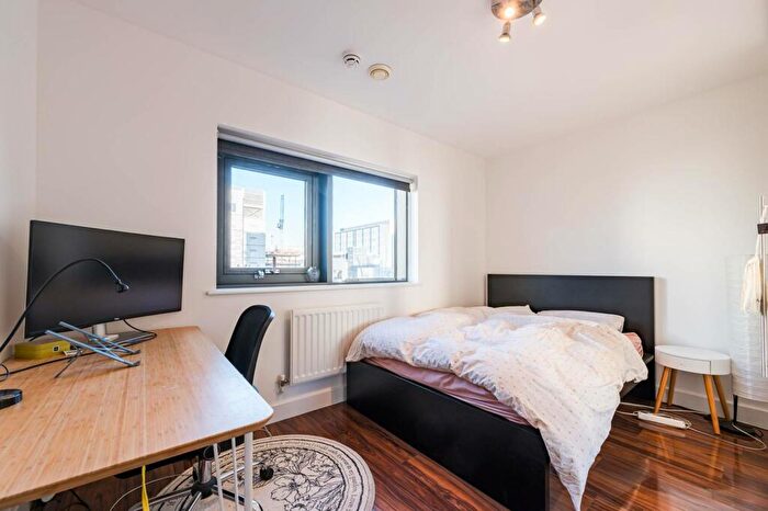 2 Bedroom Flat For Sale In Elektron Tower, Canary Wharf, London, E14
