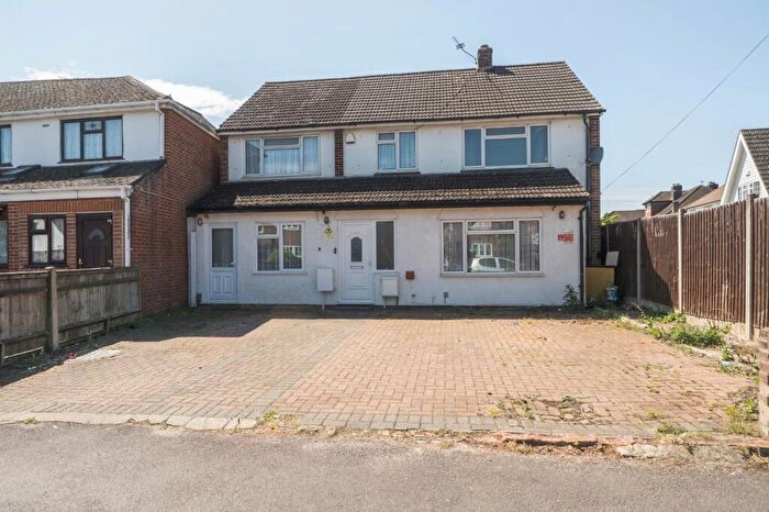 5 Bedroom Detached House For Sale In Grasmere Avenue, Slough, Berkshire, SL2
