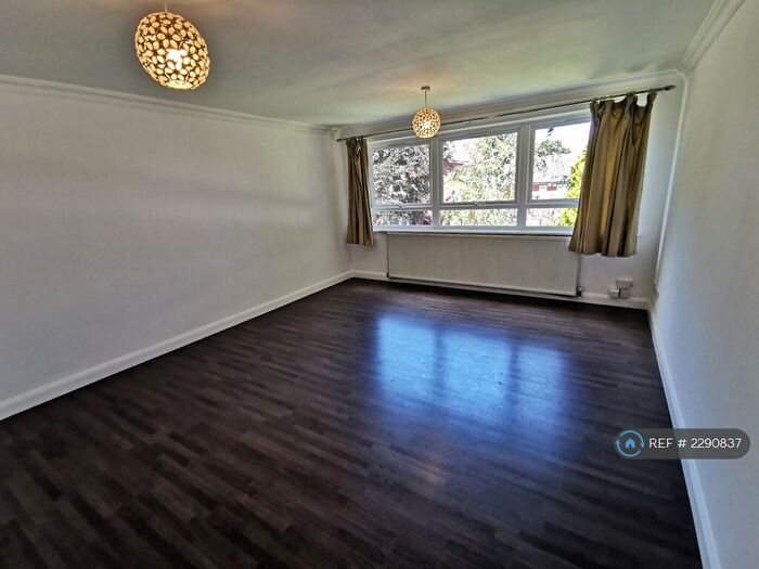 2 Bedroom Flat To Rent In Coppice Oak, Birmingham, B13