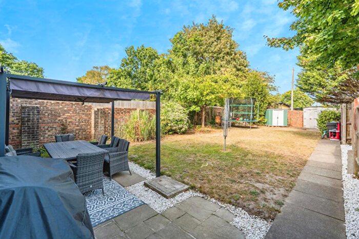 2 Bedroom Maisonette For Sale In Mortimer Way, North Baddesley, Southampton, SO52