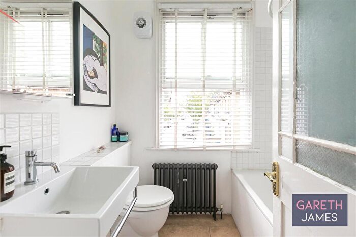 1 Bedroom End Of Terrace House To Rent In Mcdermott Road, SE15