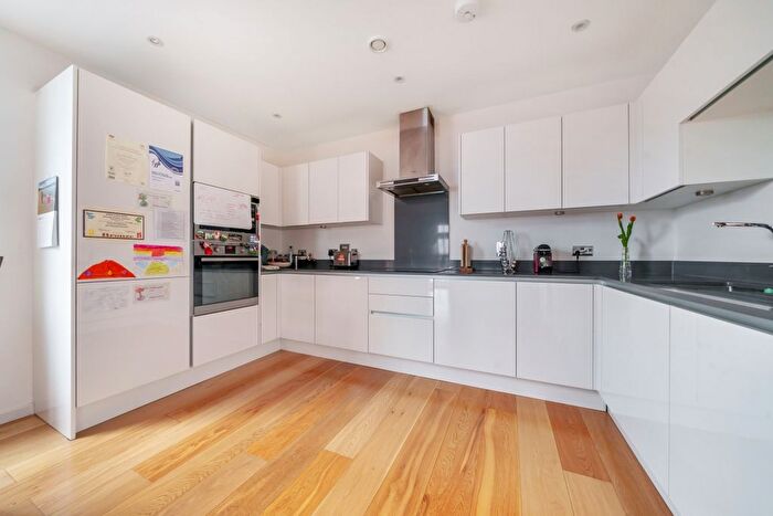 2 Bedroom Flat To Rent In Brentford High Street, London, TW8