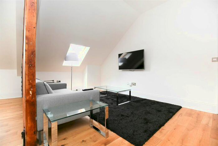 3 Bedroom Flat To Rent In Grainger Street, Newcastle Upon Tyne, NE1