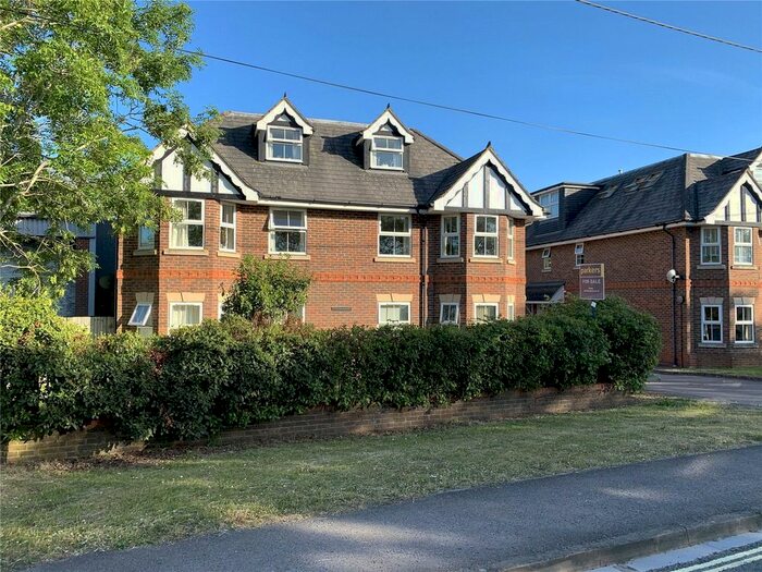 1 Bedroom Flat For Sale In The Green, Theale, Reading, Berkshire, RG7
