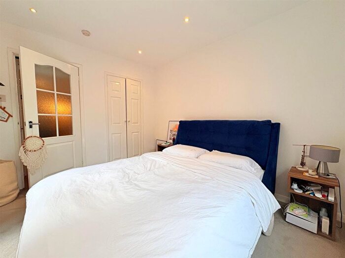 1 Bedroom Flat To Rent In Heath Road, Twickenham, TW1