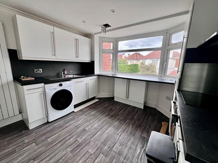 2 Bedroom Flat To Rent In Castle Parade, Bournemouth, BH7