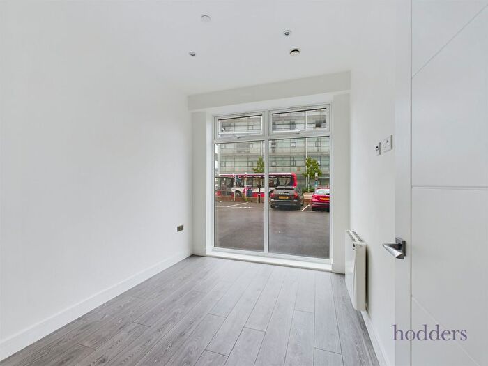 1 Bedroom Flat To Rent In Station Road, Addlestone, KT15