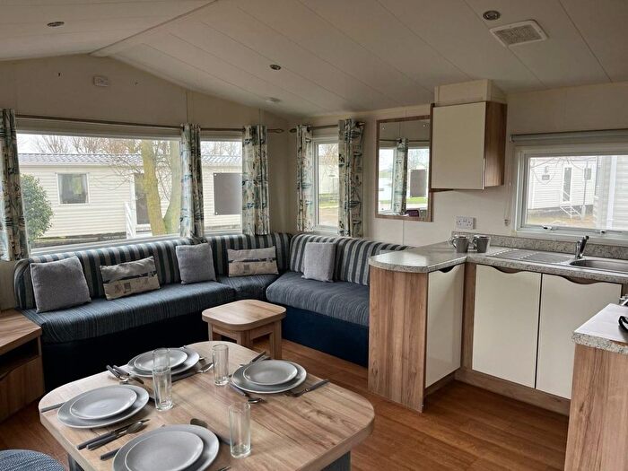 2 Bedroom Mobile/park Home For Sale In Southfield Lane, Tunstall, Hull, HU12