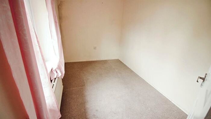 3 Bedroom Terraced House For Sale In Leadwell Lane, Rothwell, Leeds, LS26