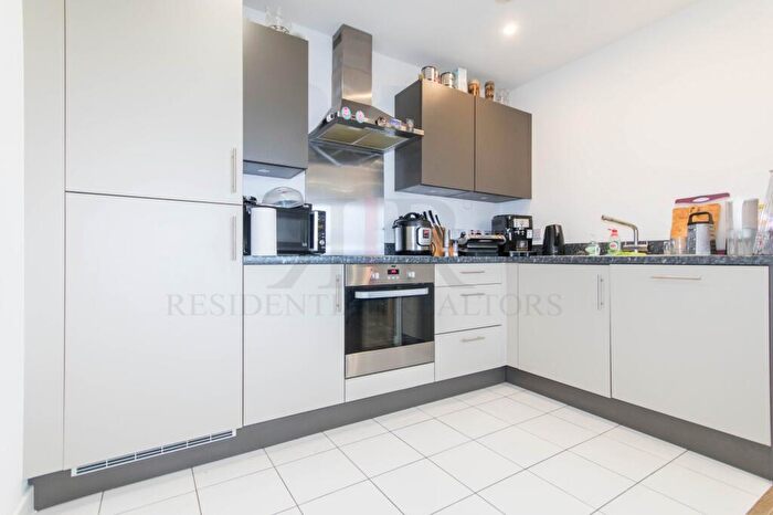 1 Bedroom Apartment To Rent In Cordelia Street, London, E14