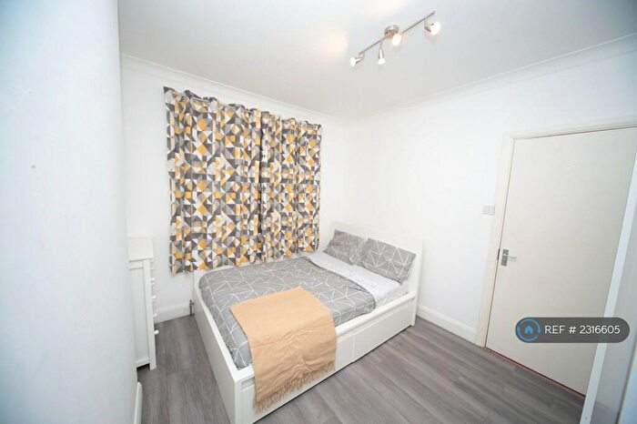 4 Bedroom Terraced House To Rent In Ridgway Road, Luton, LU2