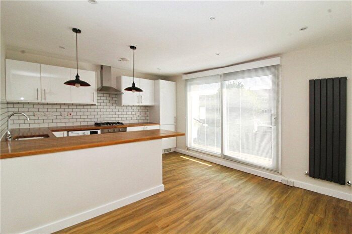 2 Bedroom Flat To Rent In Whitehorse Road, Croydon, CR0