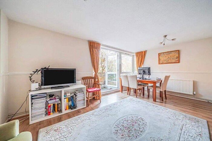 3 Bedroom Apartment For Sale In Malta Street, London, EC1V