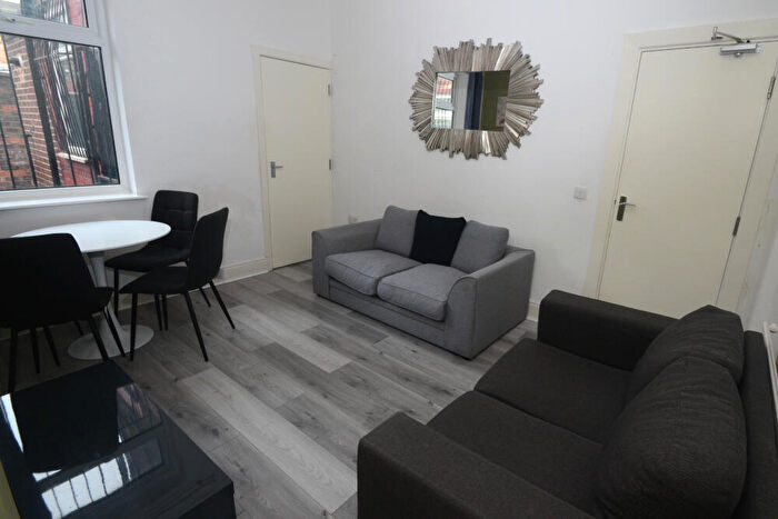4 Bedroom Terraced House To Rent In Norfolk Street, Salford, M6