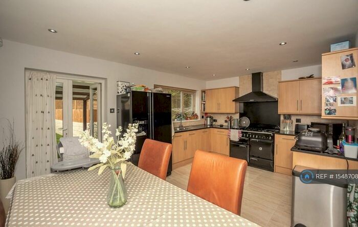 3 Bedroom Semi-Detached House To Rent In Westhill Close, Gravesend, DA12