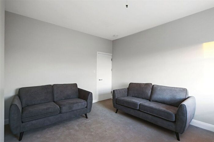 3 Bedroom Flat To Rent In Uxbridge Road, London, W12