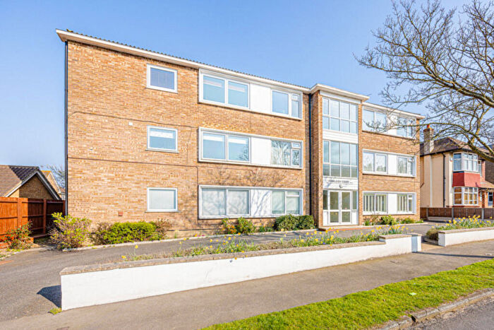 2 Bedroom Flat For Sale In Fernleigh Drive, Leigh-on-sea, SS9