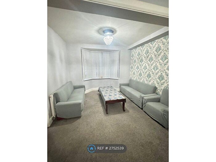 3 Bedroom Terraced House To Rent In Percy Road, Leicester, LE2