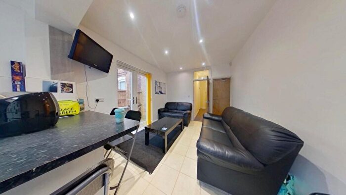 5 Bedroom End Of Terrace House To Rent In Teversal Avenue, Nottingham, Nottinghamshire, NG7