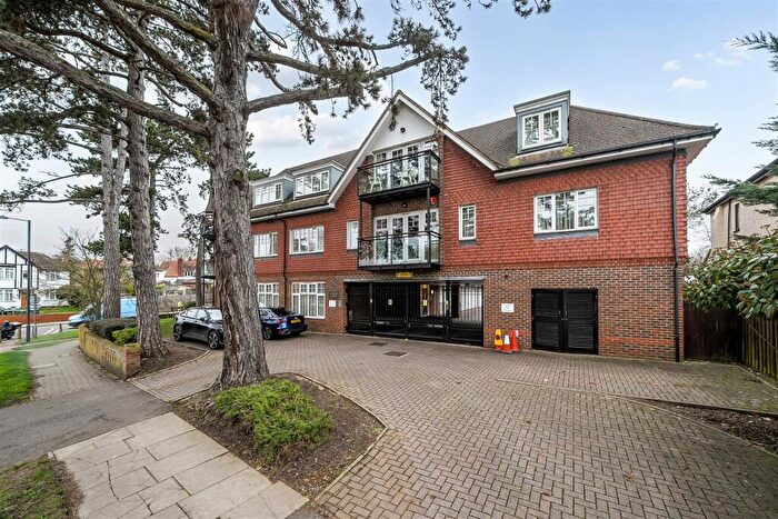 2 Bedroom Apartment For Sale In Marsh Road, Pinner, HA5