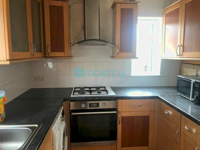 2 Bedroom Flat To Rent In Otterburn Gardens, Isleworth, TW7