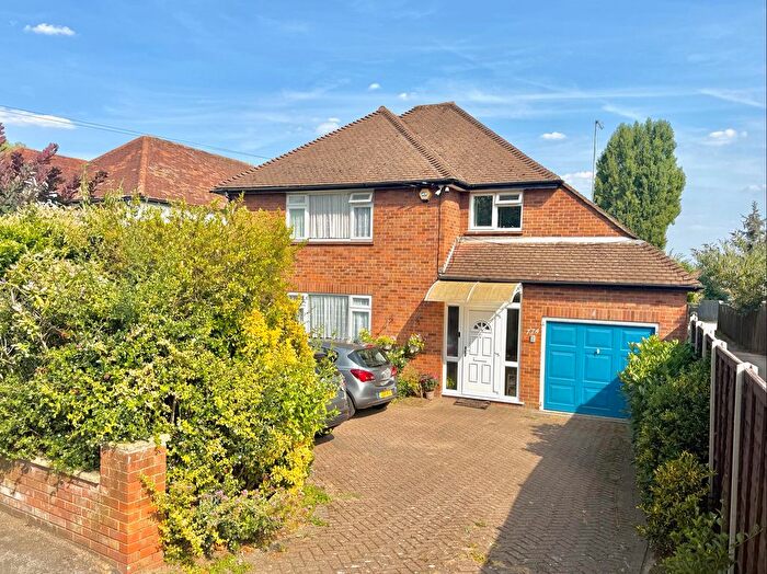 3 Bedroom Detached House For Sale In St. Albans Road, Watford, WD25