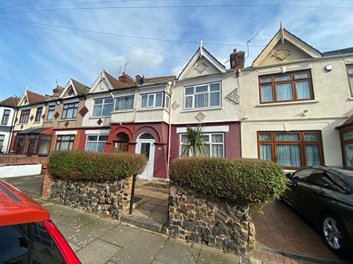 3 Bedroom Terraced House To Rent In Betchworth Road, Ilford, IG3