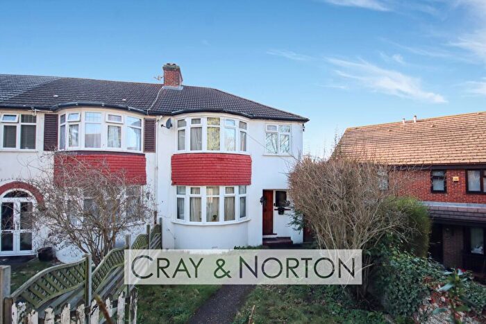 3 Bedroom End Of Terrace House For Sale In Glen Gardens, Croydon, CR0