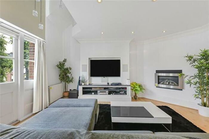 3 Bedroom Maisonette For Sale In Adamson Road, London, NW3
