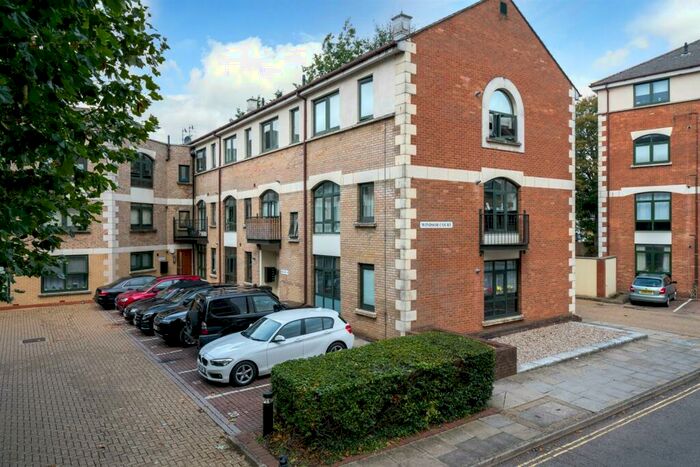 1 Bedroom Flat To Rent In Windsor Court, Corner Hall, Hemel Hempstead, HP3